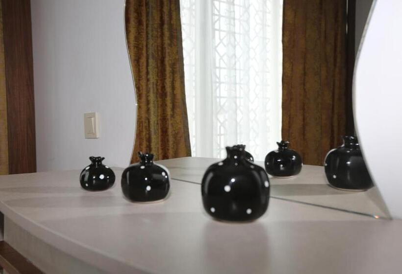 اتاق لوکس سه تخته, Tevetoglu