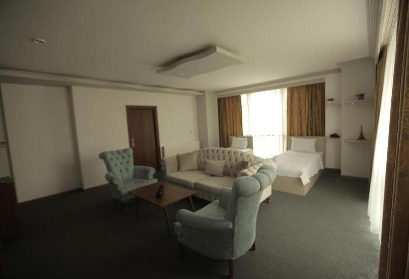 اتاق لوکس سه تخته, Tevetoglu