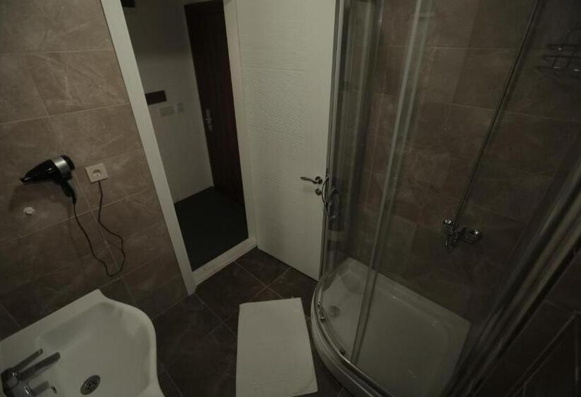 اتاق لوکس سه تخته, Tevetoglu