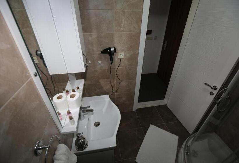 اتاق لوکس سه تخته, Tevetoglu