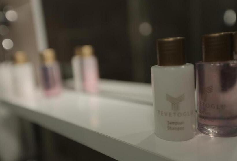 اتاق لوکس سه تخته, Tevetoglu