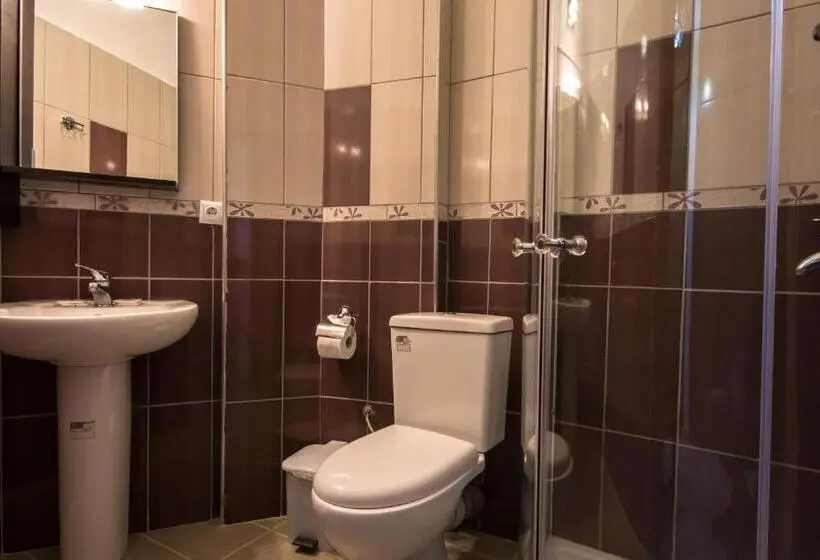 Chambre Familiale Classique, Stefani