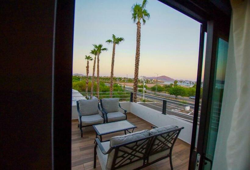 جناح ديلوكس, Sawari