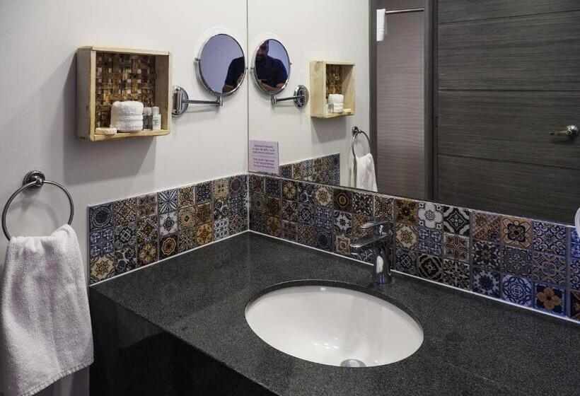 جناح سرير كينج, Sawari