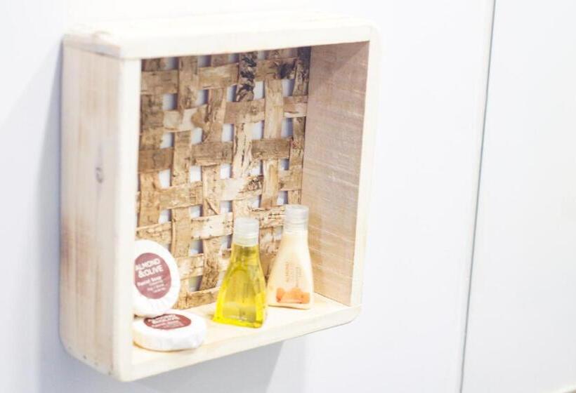 غرفه قياسيه سريرين مزدوجين, Sawari