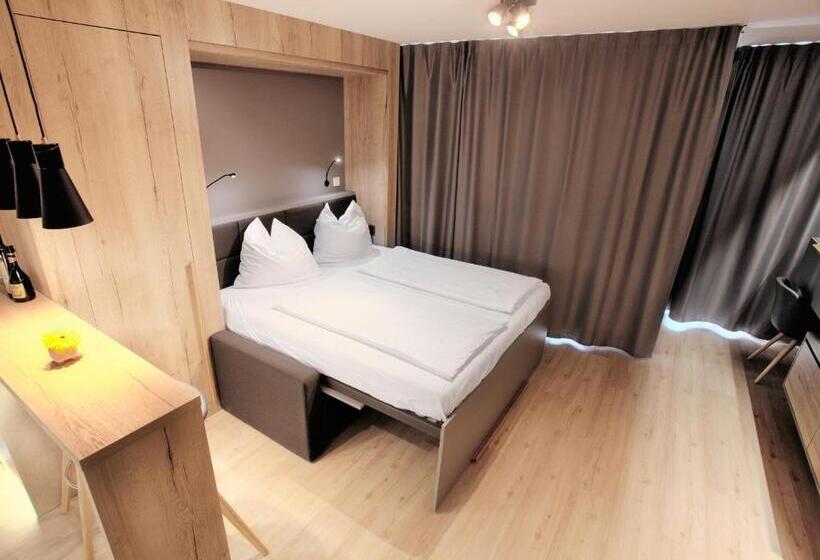 Escritório Estándar, Marina Apartments Regensburg