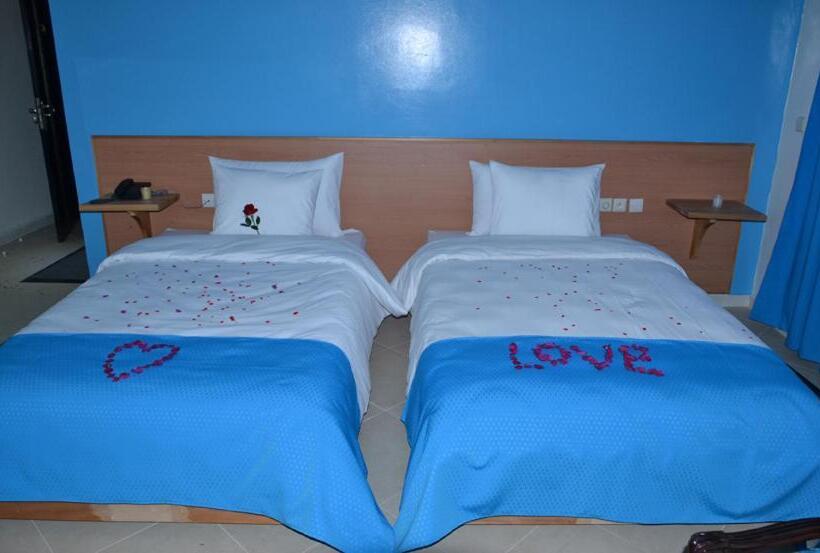 اتاق استاندارد, Aymen