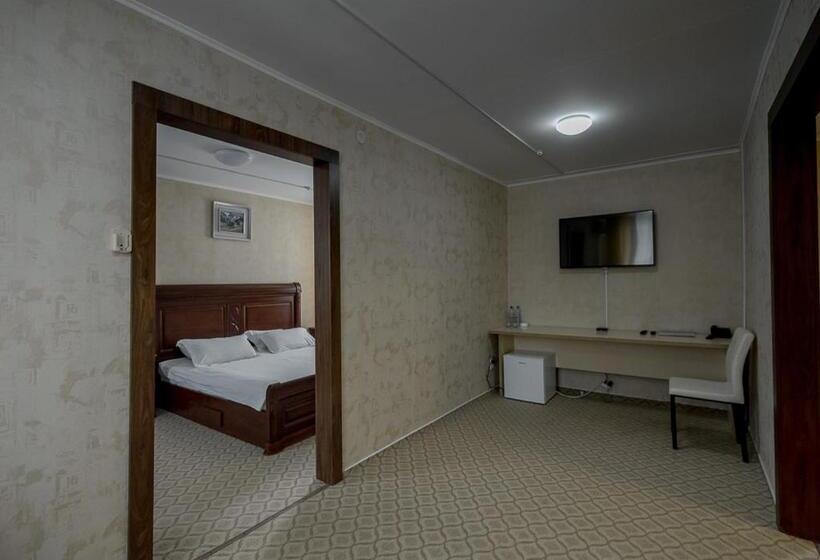استودیوی استاندارد, Park Hotel Uralsk