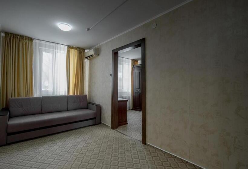 استودیوی استاندارد, Park Hotel Uralsk