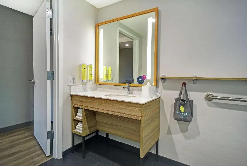 اتاق استاندارد سه تخته با سرویس بهداشتی مشترک, Douzi Hotel Xpark. Gloria Outlets. Taoyuan Mrt