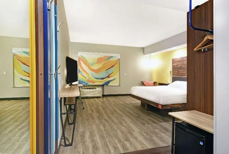 اتاق استاندارد سه تخته با سرویس بهداشتی مشترک, Douzi Hotel Xpark. Gloria Outlets. Taoyuan Mrt