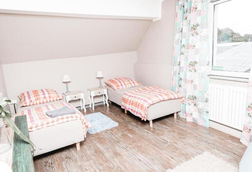 חדר סטנדרט לשלושה, Feierabend Elsdorf