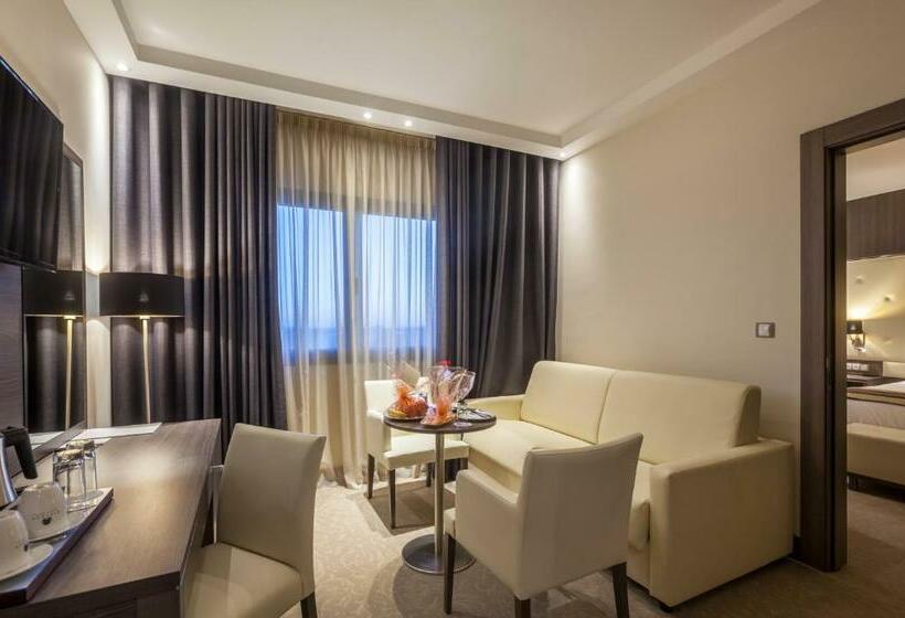 Deluxe Suite King Bed, Mirador Palace Hôtel