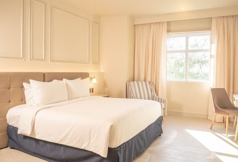 디럭스 룸, The Monarch