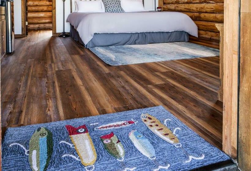 带大床的标准间, Triangle C Cabins