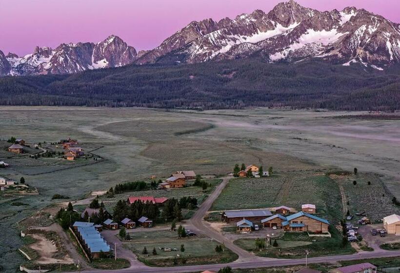 标准间, Triangle C Cabins