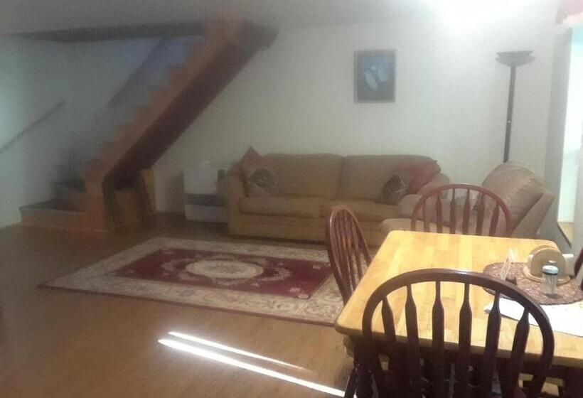 جناح مطلّ علي الحديقة, Alaska's Northland Inn