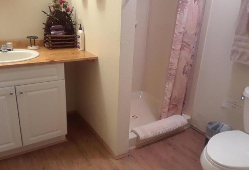 جناح ديلوكس, Alaska's Northland Inn