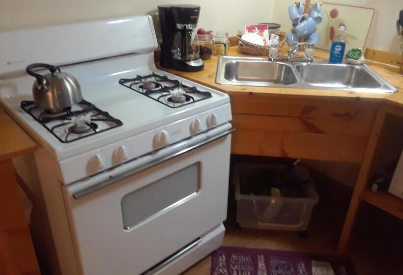 جناح ديلوكس, Alaska's Northland Inn