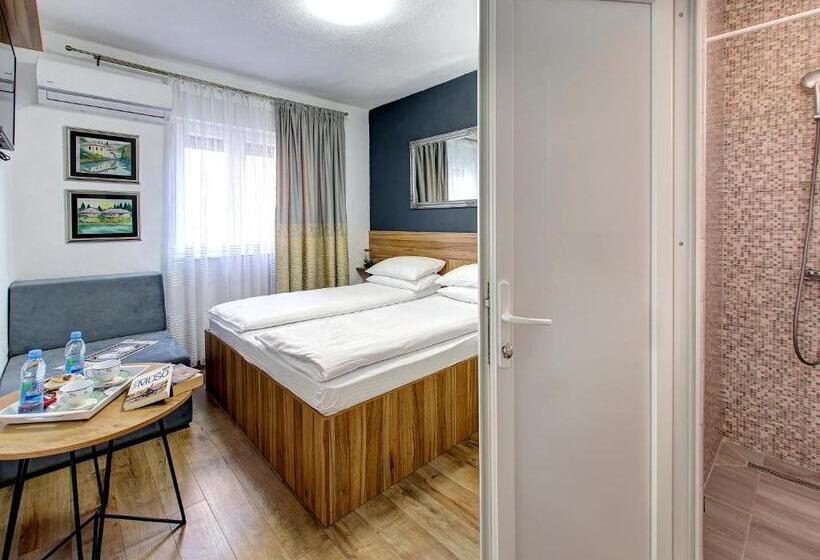 اتاق استاندارد, Guesthouse Check In
