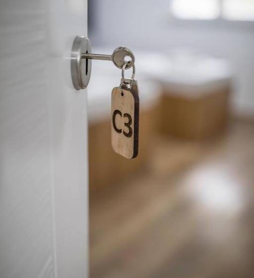 اتاق استاندارد, Guesthouse Check In