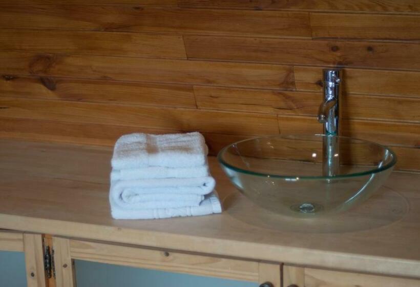 디럭스 룸, Château De Lastours