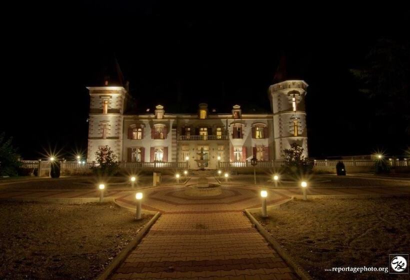 Номер бизнес-класса, Château De Lastours