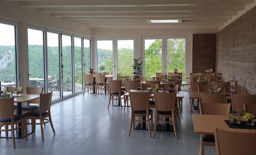 Номер Стандарт с Балконом, Berghaus Knopfmacher