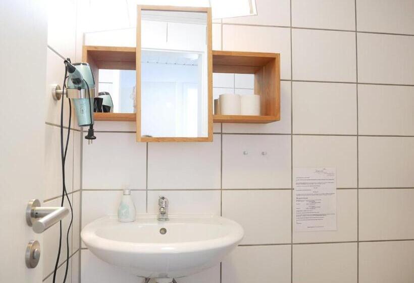 Семейный Номер Вид на Горы, Berghaus Knopfmacher