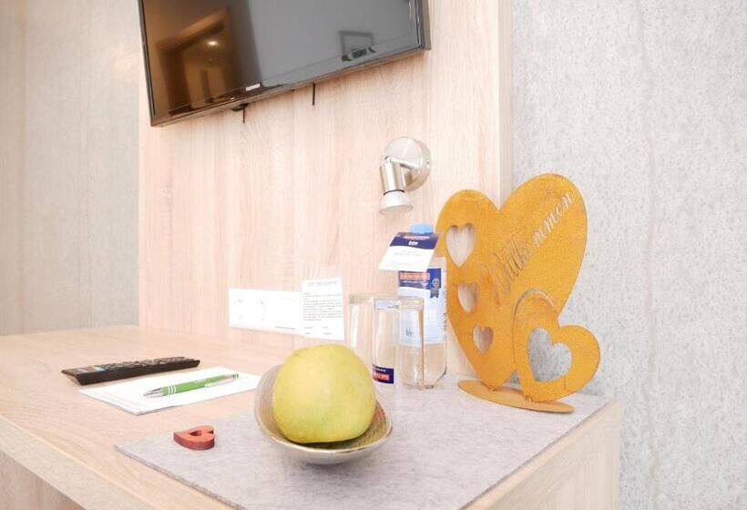 Номер Комфорт, Berghaus Knopfmacher