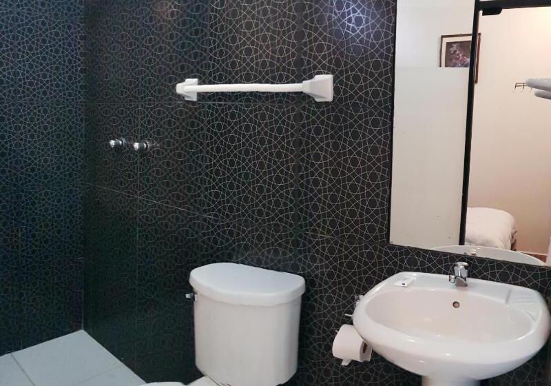 Economy Quadruple Room, California Calca