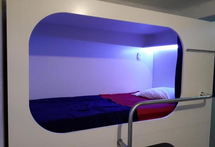 Economy Quadruple Room, California Calca