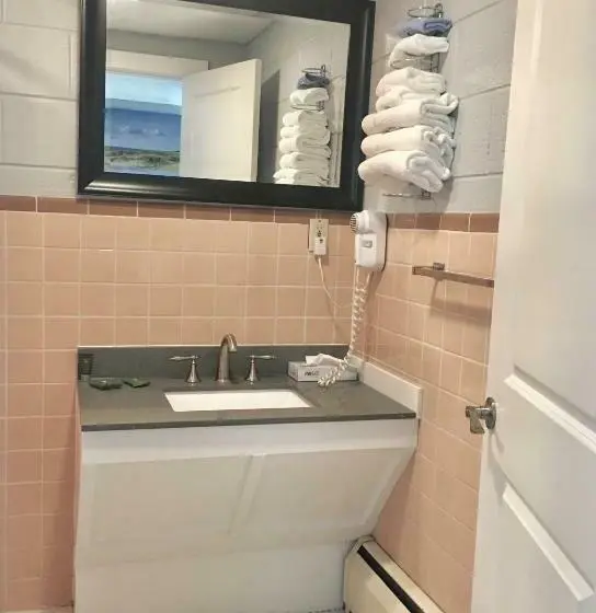 デラックスルーム, Elk Rapids Lakeshore Inn