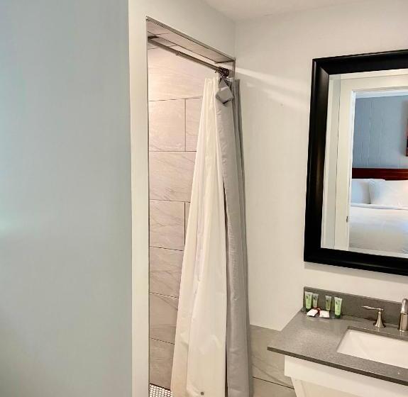 디럭스 룸, Elk Rapids Lakeshore Inn