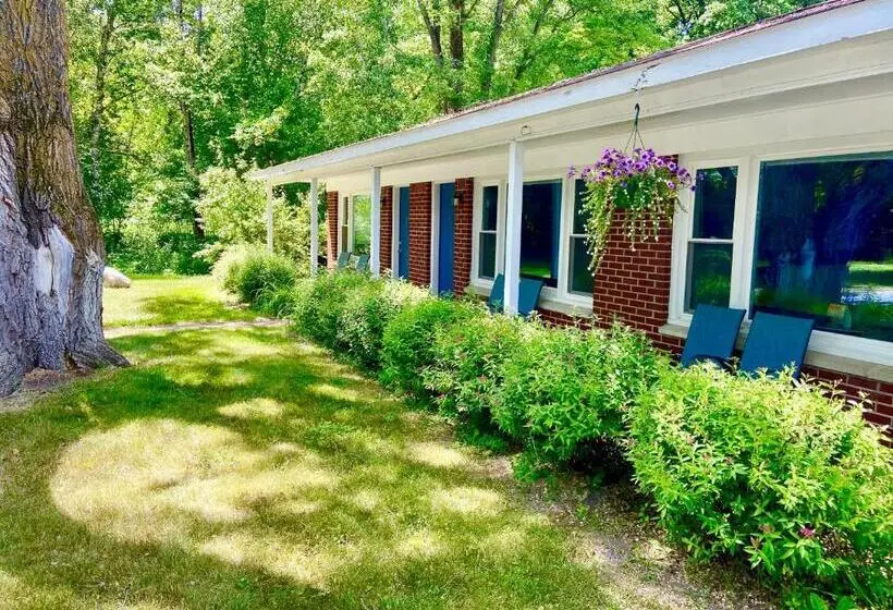 キングサイズベッドのデラックスルーム, Elk Rapids Lakeshore Inn