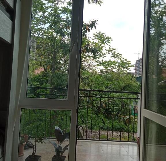 اتاق خانوادگی, Junona