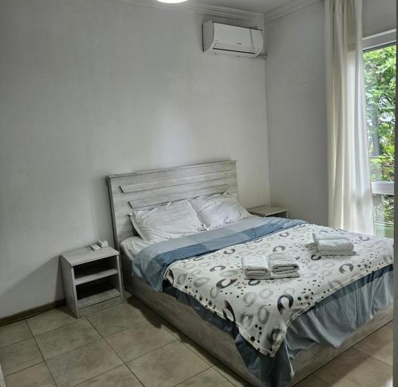 اتاق خانوادگی, Junona