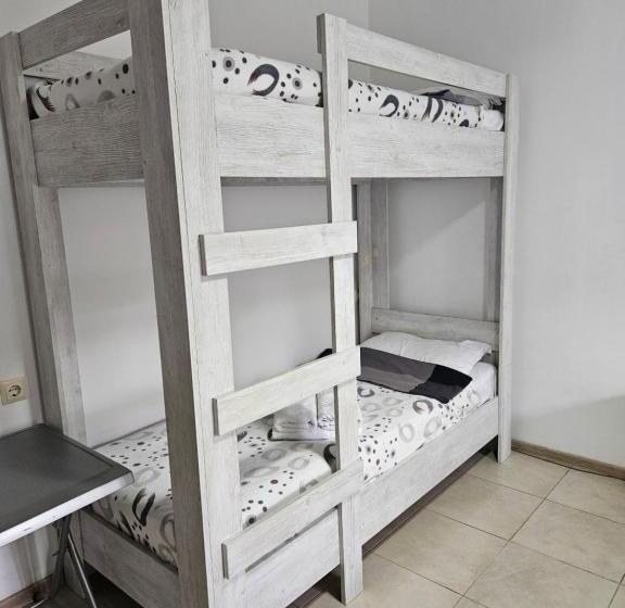 اتاق خانوادگی, Junona