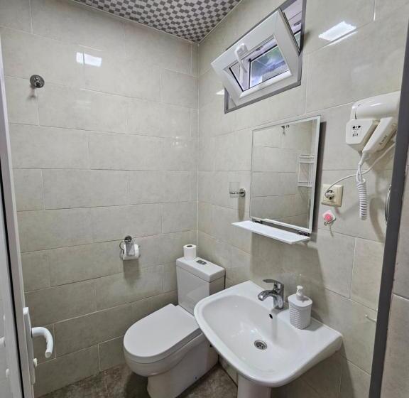 اتاق خانوادگی, Junona