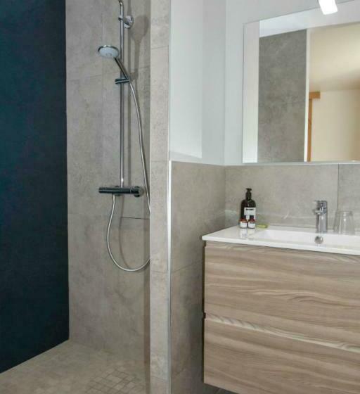 带泳池的标准三人间, L'abelli D'estelle