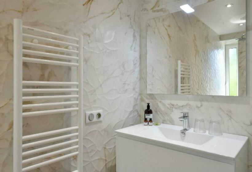 标准三人间, L'abelli D'estelle