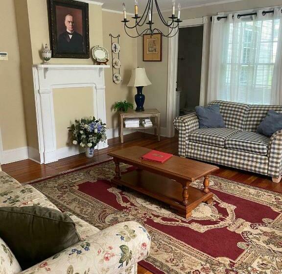 منزل غرفة نوم واحدة, Historic Rosemont Manor