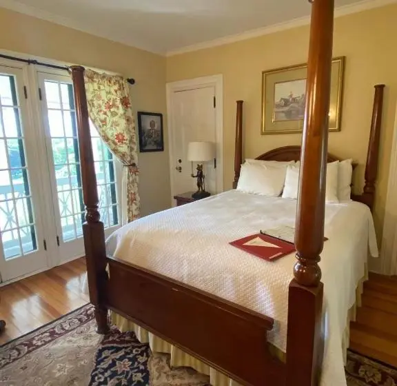 デラックススタジオ, Historic Rosemont Manor
