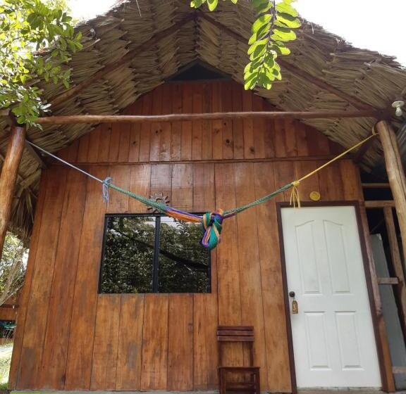 اتاق استاندارد سه نفره, Oasis The Traveler