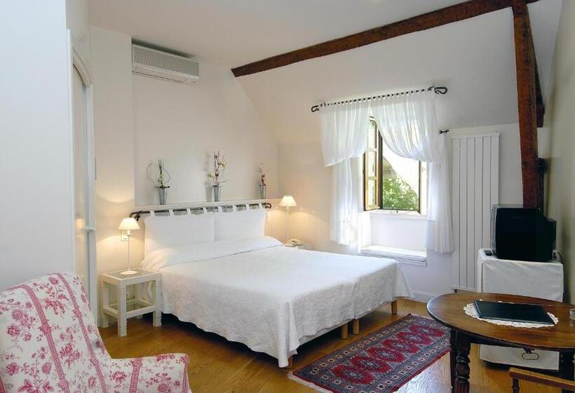 Номер Стандарт Вид на Сад, Le Vieux Pont