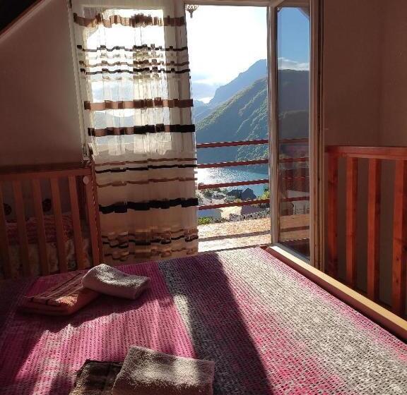 آپارتمان 1 خوابه با چشم‌انداز, Guesthouse Madzarevic