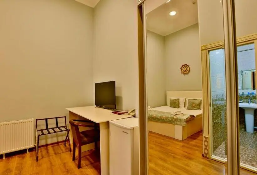 Quarto Economy, Aasia