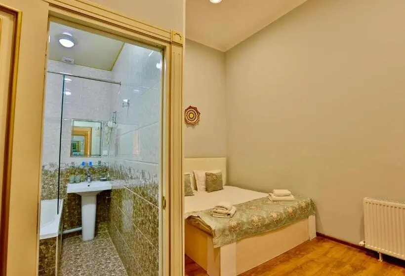 Quarto Economy, Aasia