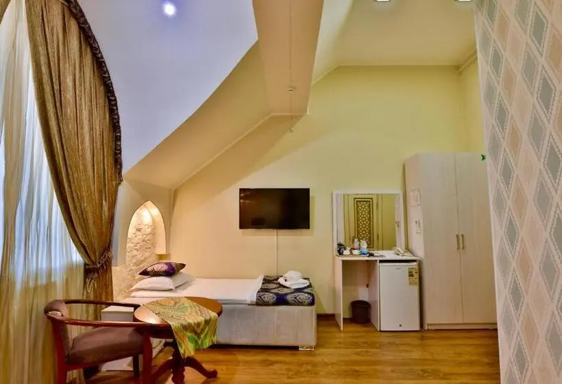 Quarto Triplo Superior, Aasia
