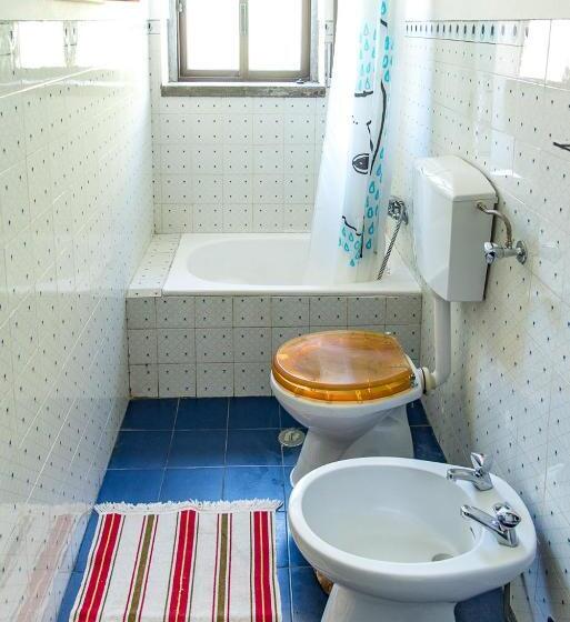 غرفة قياسية ثلاثية, Moby Dick Lodge